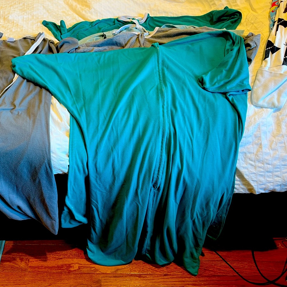 Four X-Large zipadee zips. Blue and grey.